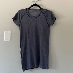 Lululemon - Swiftly fitted Crew Top - Size 8